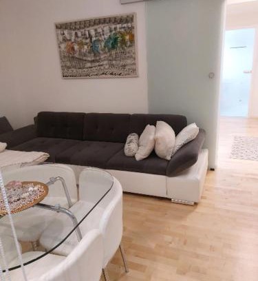 Borik Apartment | FAMILY APARTMENT ZRNKA s besplatnim parkingom
