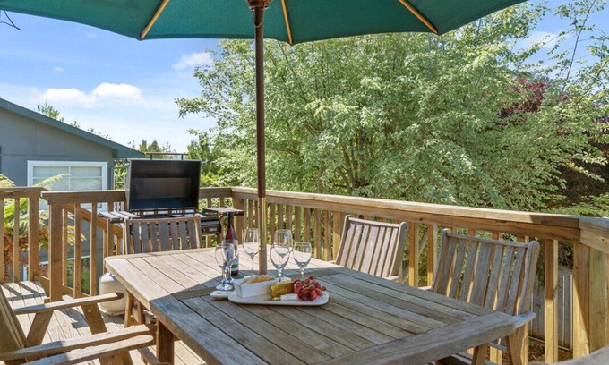 Wharewaka Cottage | Family at Wharewaka - Wharewaka Holiday Home