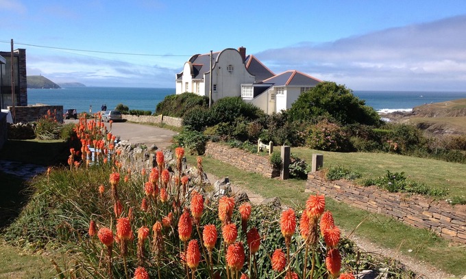 Treator House | Family Beach House for 2-9 people near Baby Bay in New Polzeath, North Cornwall