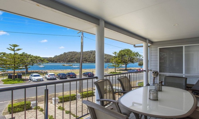 Ettalong Beach House | FAMILY BEACHHOUSE - WATERFRONT ETTALONG BEACH