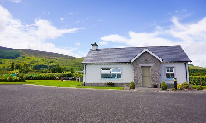 Newry House | Family-Bungalow-Private Bathroom-Countryside view