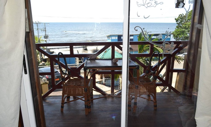 Kribi Ski Chalet | Family Chalet (6) 3 bedrooms Kitchenette Living ro