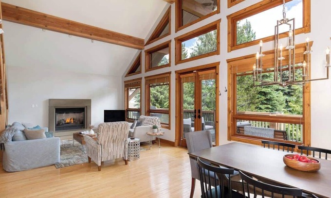 Nicklaus North House | Family Chalet, Golf Course, Hot Tub, BBQ, Garden