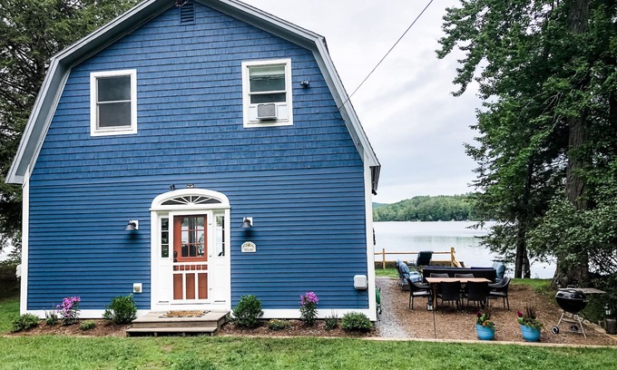 Sunapee Cottage | Family & Dog-Friendly Lakeside Retreat 15-min to Mount Sunapee