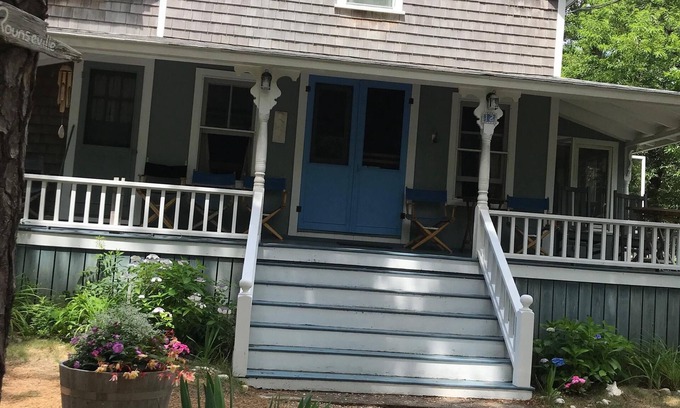 East Chop House | Family & dog friendly; walk to beach, cliff, town, ferries, all bedrooms w/AC
