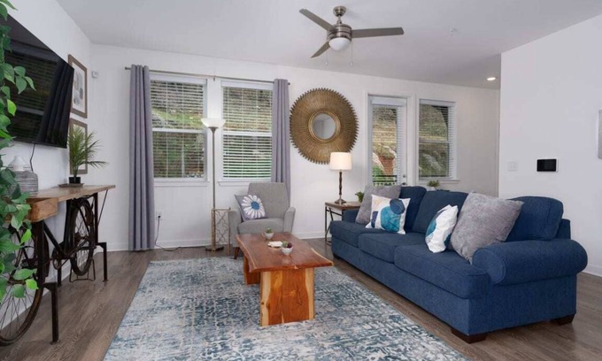 Pelham House | Family Escape w/Garage, Pool & Park