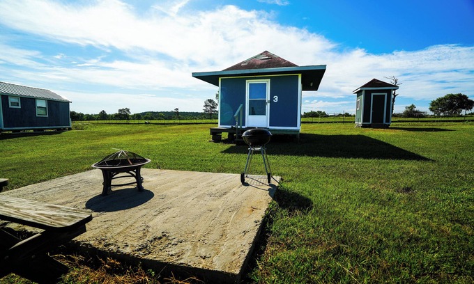 Plantersville Cabin | Family Farms Cabin 3 - Twin Beds, Lake View, and w/Peaceful Nights - Sleeps 2