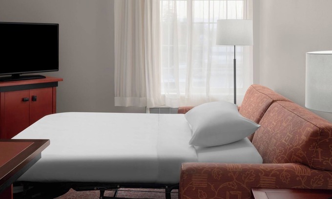The East Side Hotel | Family & Friends Getaway – 1BR Suite w/Balcony, Kitchen & Living Area