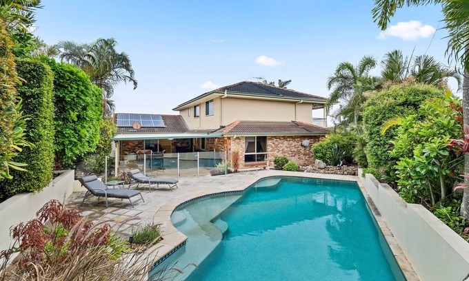 Brisbane Waterfront House | Family-Friendly 5-Bed Close to the Coast & Airport