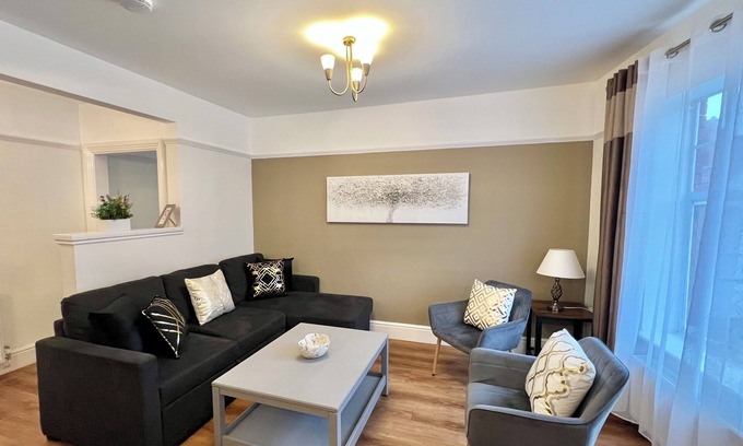Glastonbury Apartment | Family-Friendly 2BD Glastonbury Retreat Holiday Let, Sleeps 5