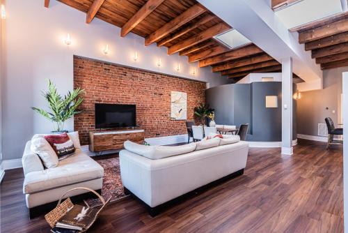 Plateau Mont Royal Apartment | Family Friendly 3-bedroom beauty in Le Plateau by DenStays