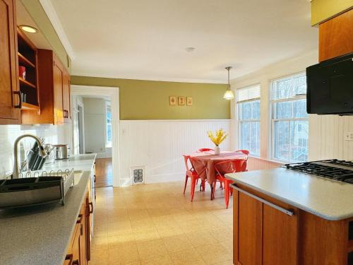 Newton Apartment | Family friendly 3bedroom 1bathroom