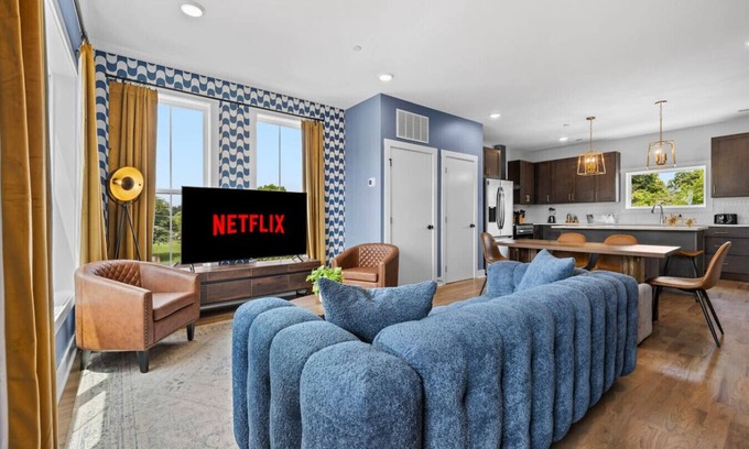 Talbot's Corner House | Family-Friendly 3BR Townhouse | GameRoom & Balcony