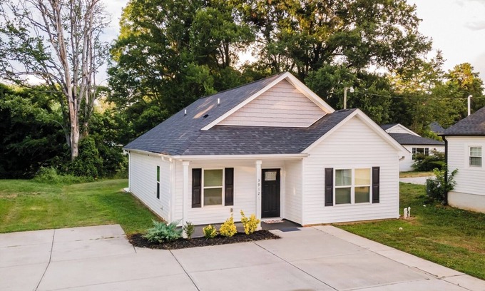 Paw Creek House | Family-Friendly | 3BR w/Hot Tub and Games