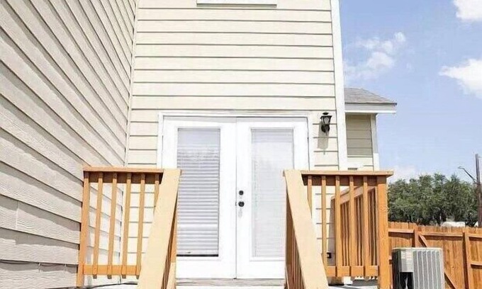 Wetmore House | Family-Friendly 4-Bedroom Haven in San Antonio, TX