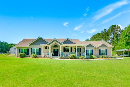 Abbeville House | Family-Friendly Abbeville Home with Fire Pit and Games