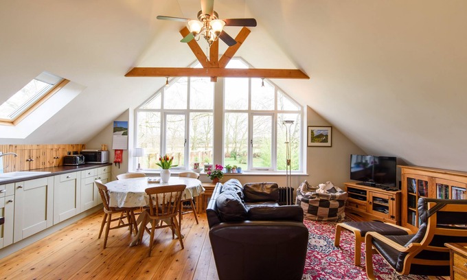 Langford House | Family friendly accommodation overlooking stream and beautiful garden