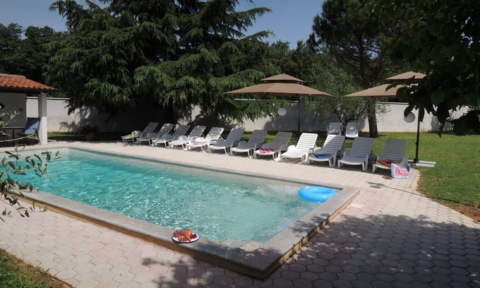 Vrvari Apartment | Family-friendly apartment for 4 - 8 people with salt water pool and parking