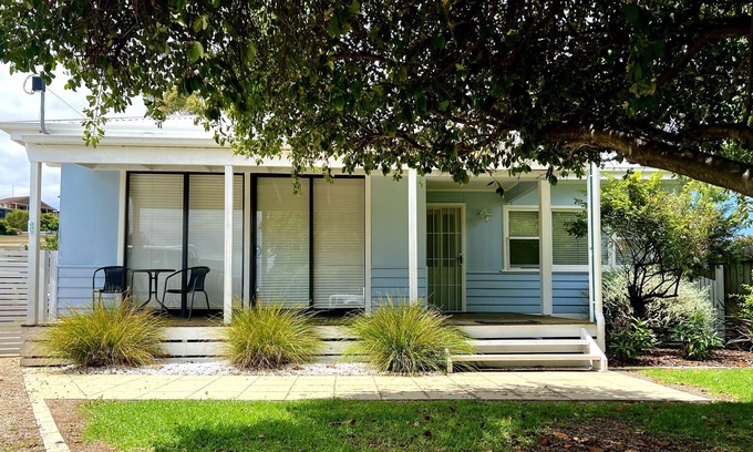 Lakes Entrance House | Family Friendly House in quiet court walking distance to Main Street.