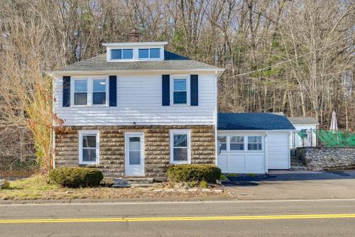 Avon House | Family-Friendly Avon Home 10 Mi to Hartford!