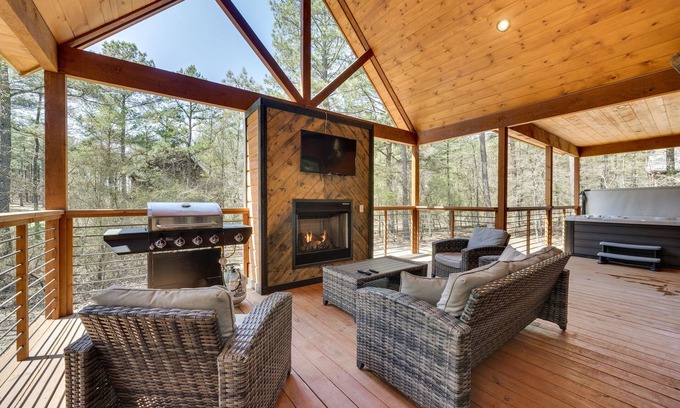Hochatown Cabin | Family-Friendly Broken Bow Cabin Rental w/Hot Tub