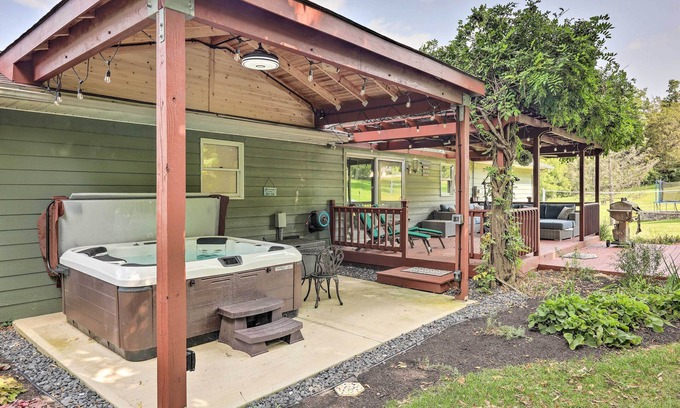Brookville House | Family-Friendly Brookville Home w/Hot Tub!