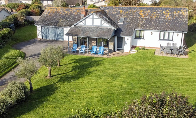 Thurlestone House | Family-Friendly Bungalow Near Thurlestone Beach