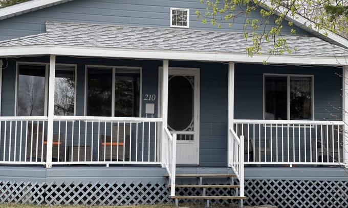 Onanole Cabin | Family Friendly Cabin
