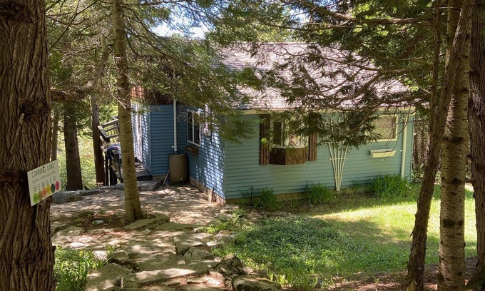 Minden Cottage | Family-friendly cottage right on Drag River