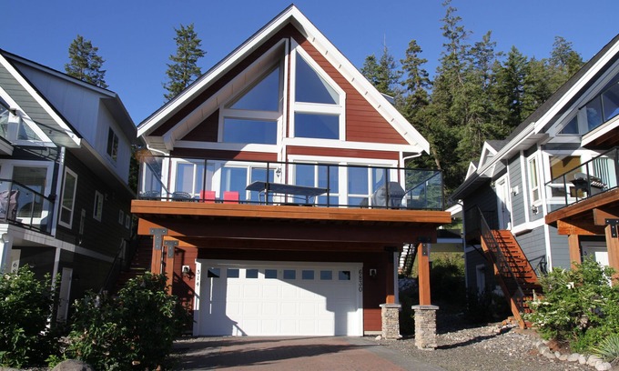 Central Okanagan Cottage | Family Friendly Cottage Located Near Pool and Amenities