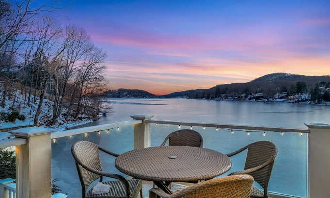 New Fairfield House | Family Friendly/Direct Waterfront/Chefs indoor & outdoor kitchen/3 fireplaces