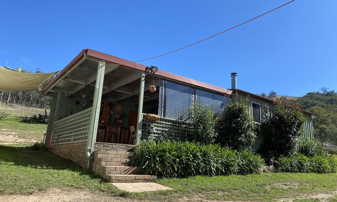 Windeyer House | Family friendly eco-farm stay in a secluded valley.