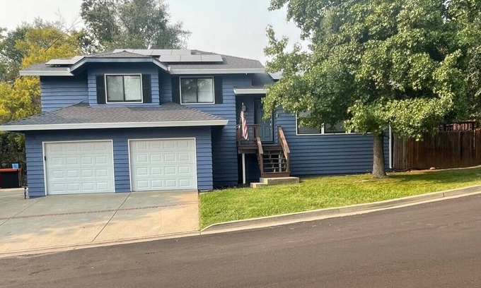 North Auburn House | Family Friendly Flat for 8 Close to Town