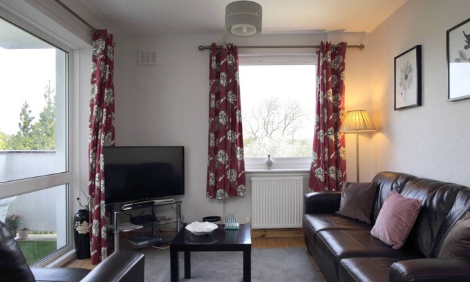 Comely Bank Apartment | Family-friendly flat walkable from Princess Street