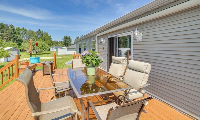 Gladstone House | Family-Friendly Gladstone Home Near Lake Michigan!