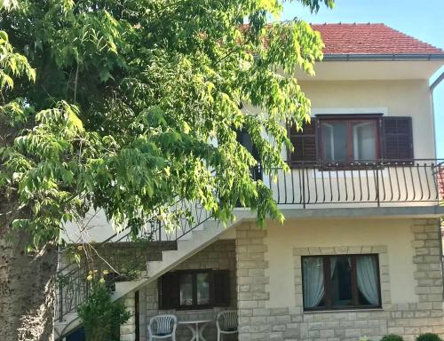 Drnis House | Family friendly holiday home "Ana"