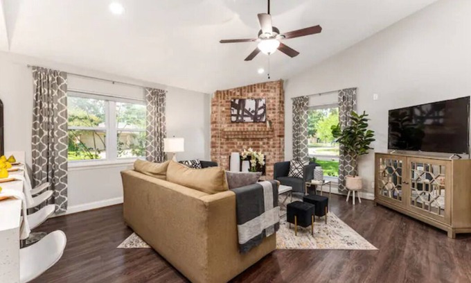 Barker House | Family-Friendly Home Near Great Southwest Equestrian Center – Horse Show Special