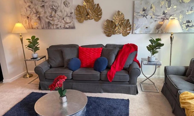 Parker Apartment | Family friendly home WiFi modern comfort
