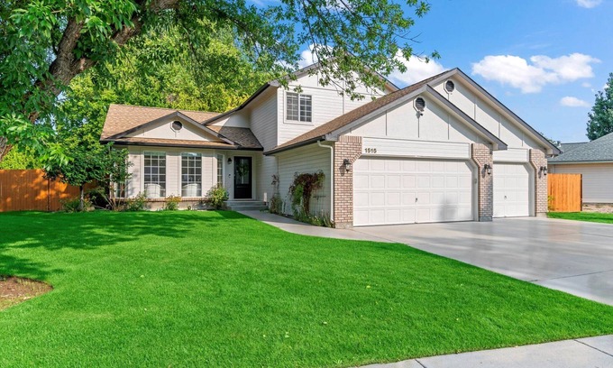 Meridian House | Family-Friendly Home w/BBQ Shaded Patio & King Bed