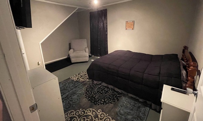 Fayette House | Family friendly home within walking distance of Upper Iowa College.