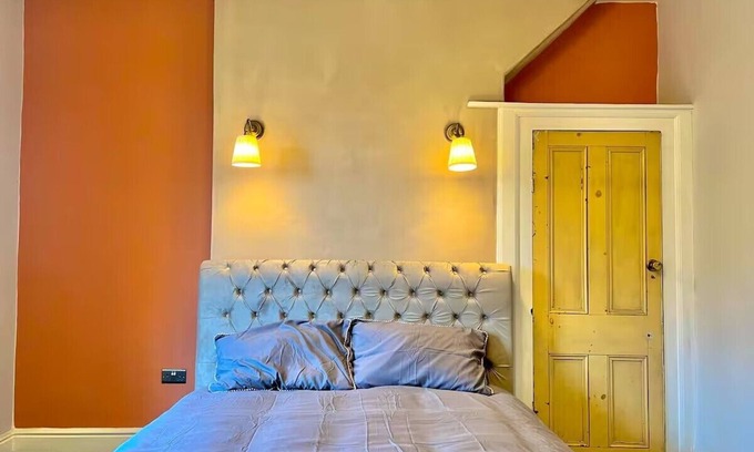 Openshaw House | Family-Friendly House Near Etihad & City Centre