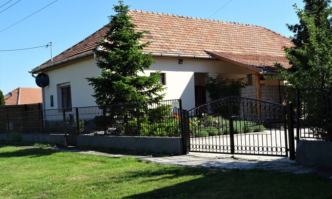 Poroszlo House | Family-friendly house with pool, jacuzzi and bikes for 5 people + 1 baby