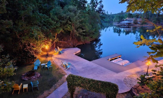 The Woods of Longleaf House | Family friendly, Lake Martin getaway.Close to Auburn!