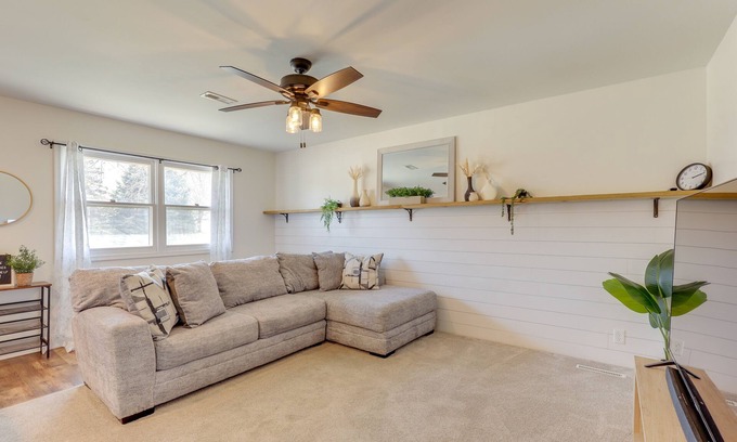 Lincoln House | Family-Friendly Lincoln Home w/Sandbox & Grill!