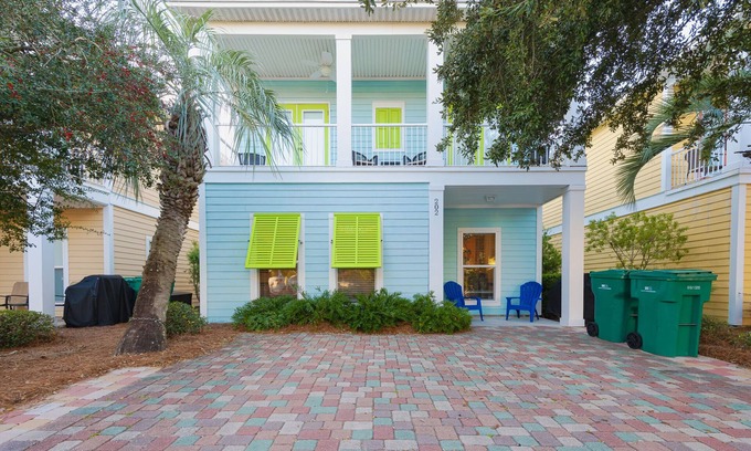 Villages of Crystal Beach House | Family Friendly Luxury House near the beach w Outdoor Heated community Pool