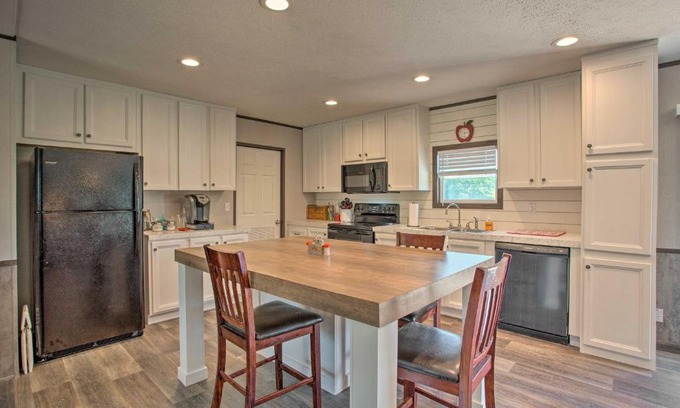 Madill House | Family-Friendly Madill Home Peaceful Setting