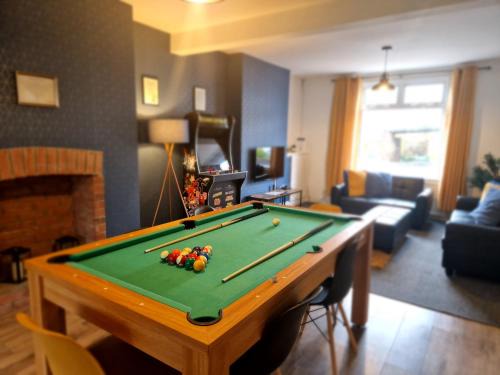 Abercwmboi House | Family friendly, Modern House just 1m from Bike Park Wales