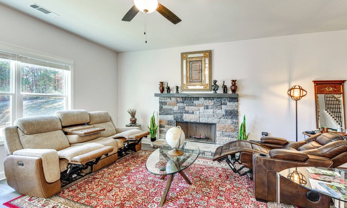 Lula House | Family Friendly: Modern Townhome in Lula!