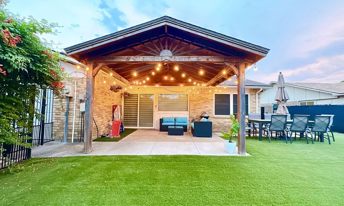 Plano House | Family Friendly, Near Highways, Dart, Tesla Charger, Foosball, Grill, Garage