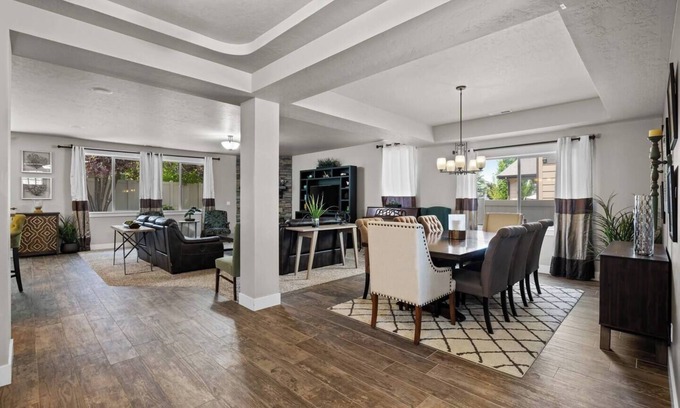 Meridian House | Family Friendly - Pet Friendly